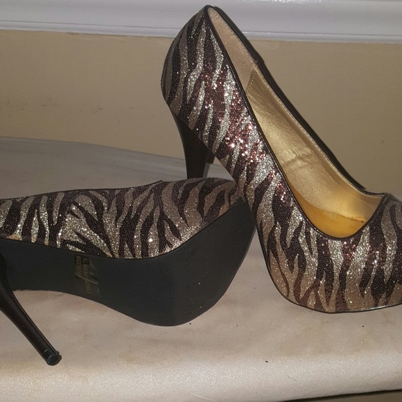 Heels - Picture 2 of 2